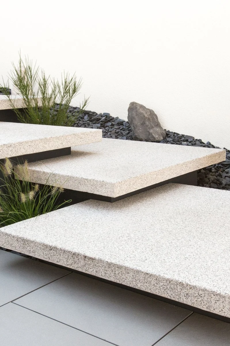 Dalle d'emmarchement