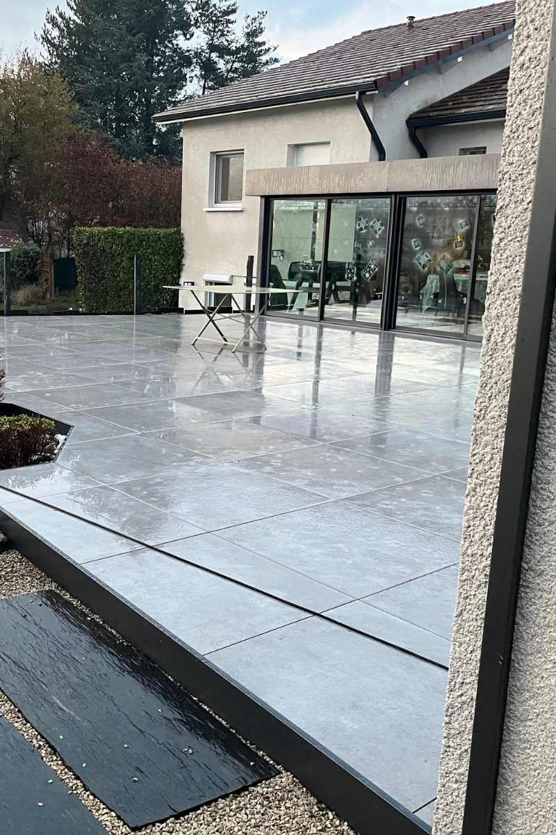 Grès cérame posé sur plots