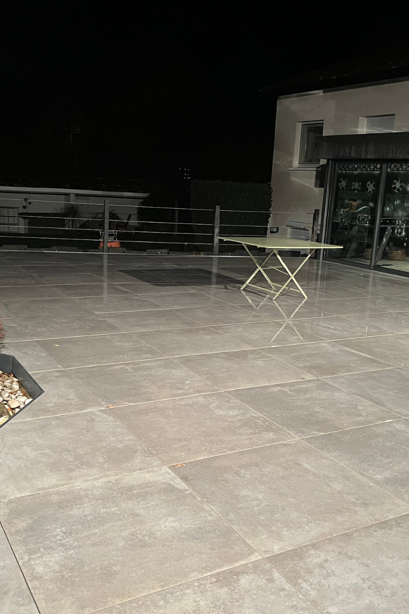 Grès cérame posé sur plots