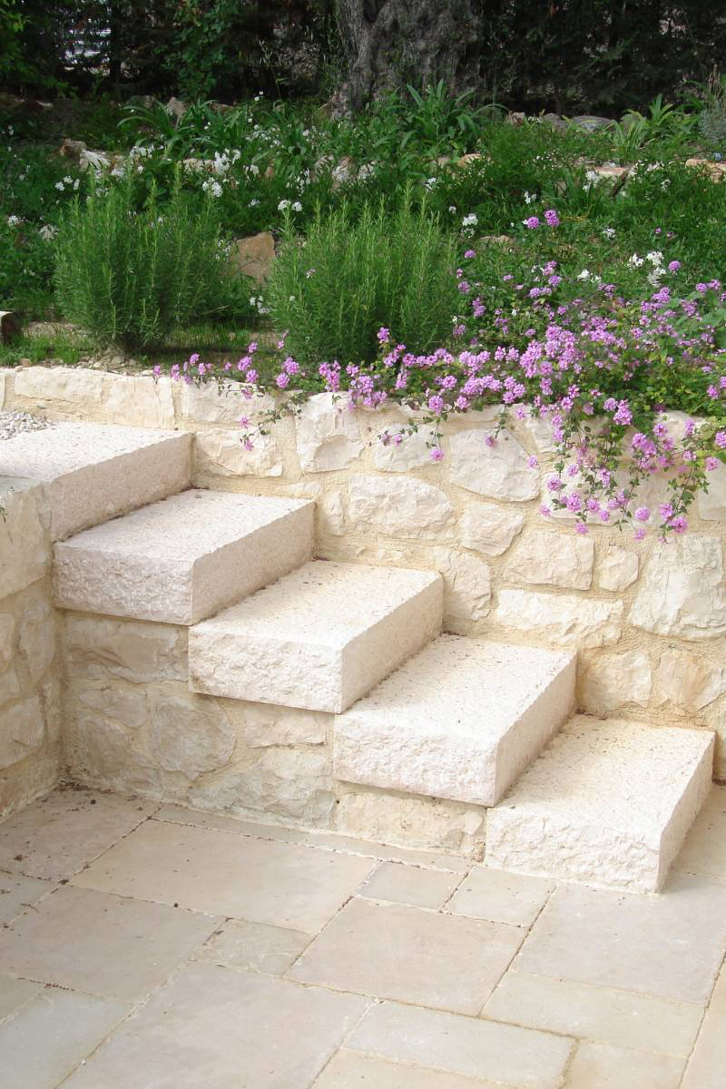 Bloc marche en pierre naturelle